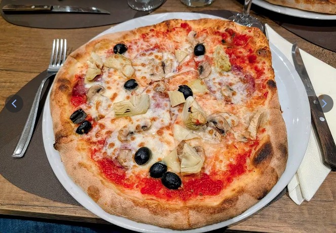 Hausgemachte Pizza